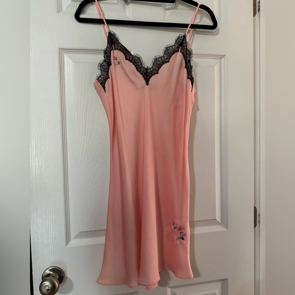 Elegant Pink and Black Lace nightgown / lingerie